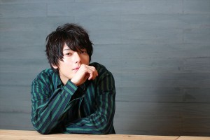 映画『クロガラス』崎山つばさインタビューカット