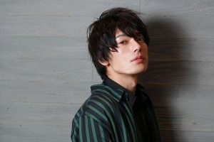 映画『クロガラス』崎山つばさインタビューカット