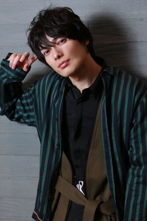 映画『クロガラス』崎山つばさインタビューカット