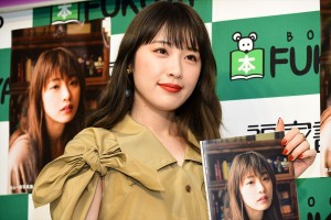 『高山一実写真集 独白』発売記念お渡し会に登場した高山一実