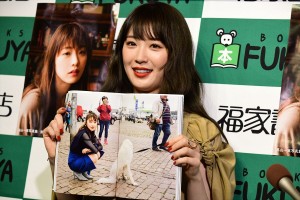 『高山一実写真集 独白』発売記念お渡し会に登場した高山一実