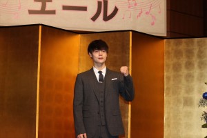 2020年度前期連続テレビ小説『エール』制作発表会見に登場した窪田正孝