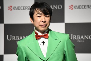 京セラ・スマートフォン「URBANO V04」CMお披露目PR発表会に登場したダンディ坂野