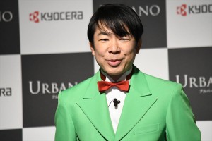 京セラ・スマートフォン「URBANO V04」CMお披露目PR発表会に登場したダンディ坂野