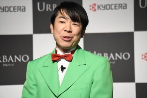 京セラ・スマートフォン「URBANO V04」CMお披露目PR発表会に登場したダンディ坂野