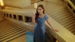 新木優子がエレガントなブルーのドレス姿披露