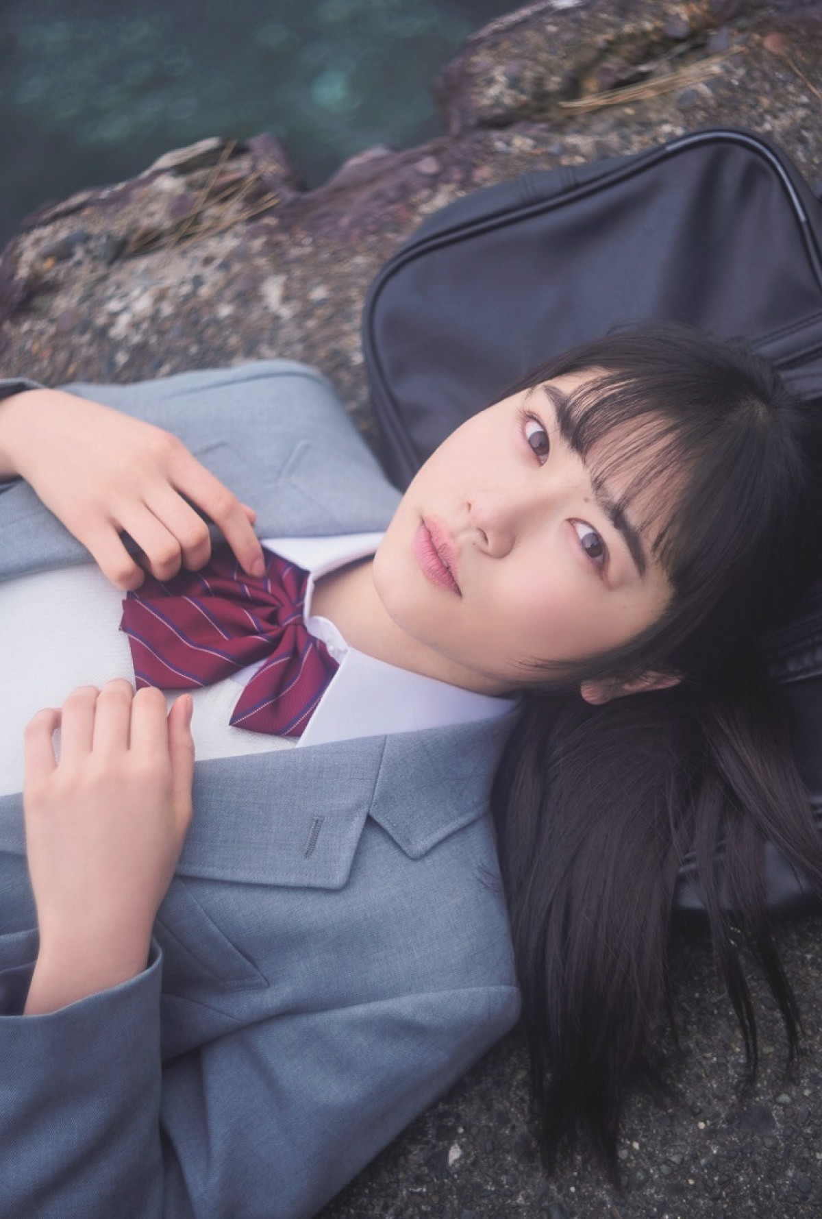 AKB48、乃木坂46…制服美少女に釘付け！ 「中学卒業」「高校卒業」同時発売