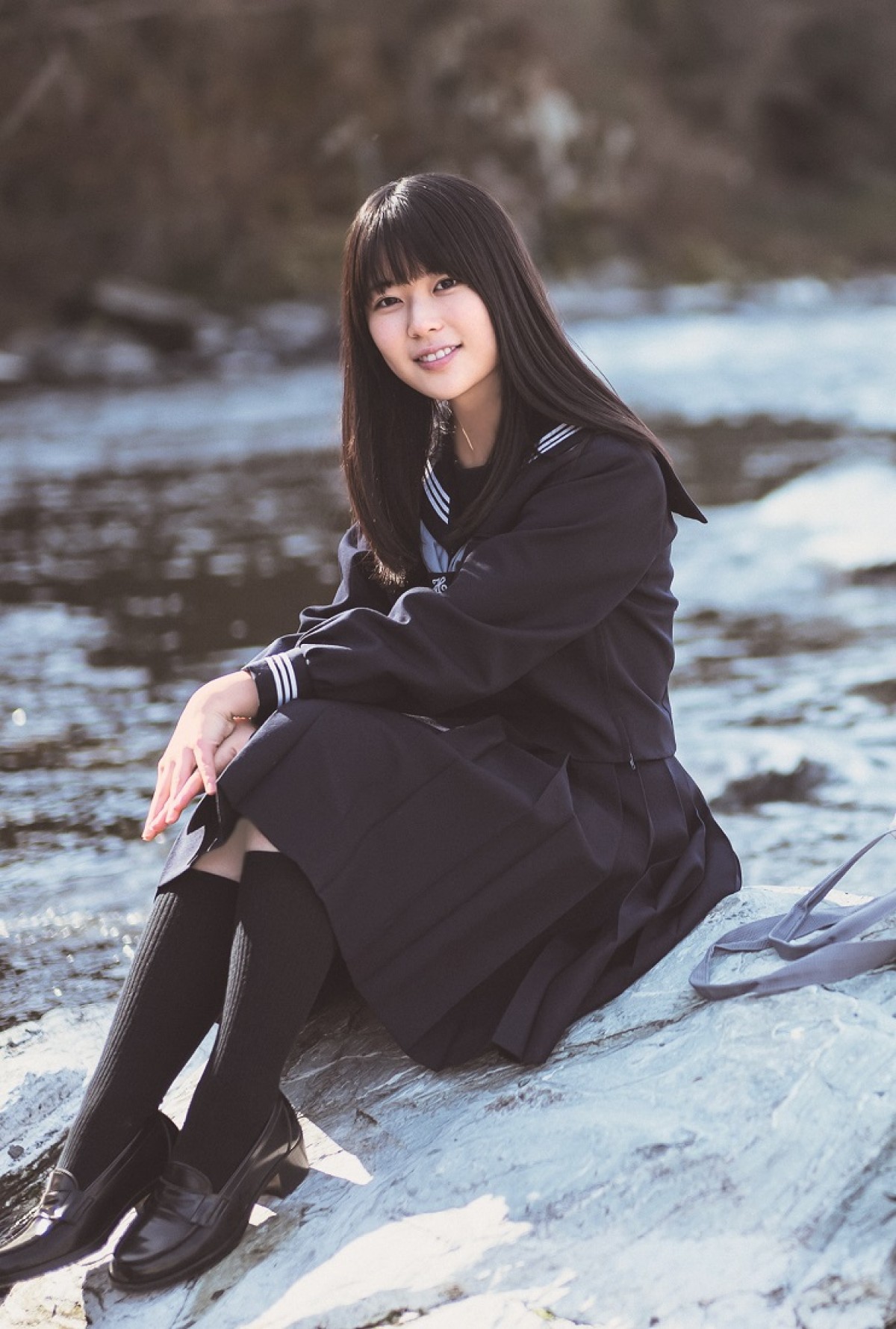 AKB48、乃木坂46…制服美少女に釘付け！ 「中学卒業」「高校卒業」同時発売