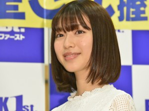 カレンダー発売記念イベントに出席した白石聖