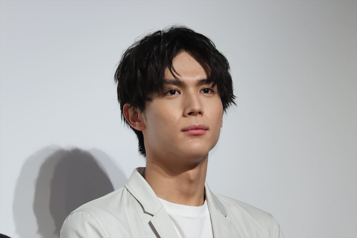 浜辺美波、乃木坂46・松村沙友理とのアイドル対決「顔面で踊りました」
