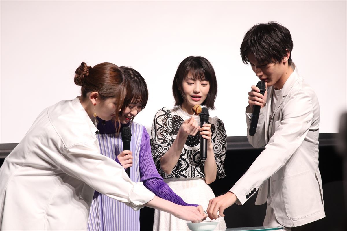 浜辺美波、乃木坂46・松村沙友理とのアイドル対決「顔面で踊りました」