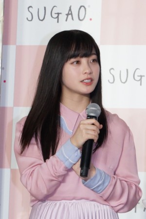 ロート製薬「SUGAO」新イメージキャラクター発表会に登場した橋本環奈