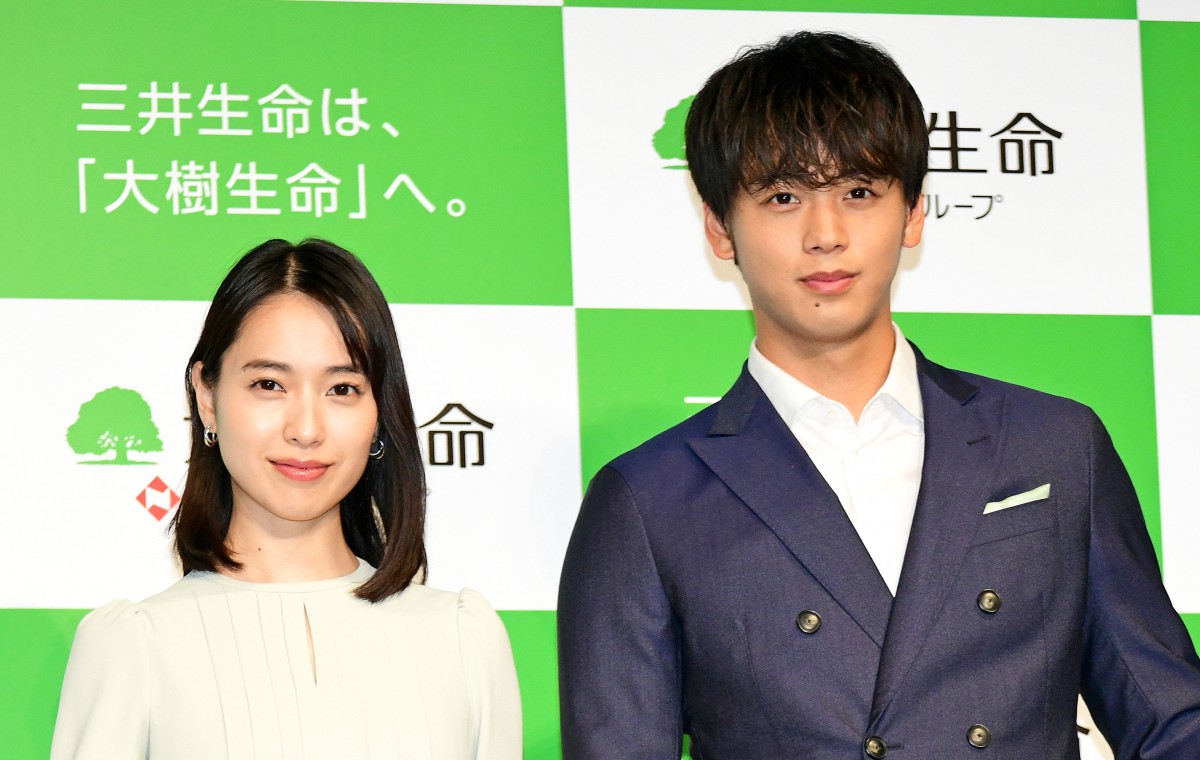 (左から)大樹生命 新CM発表会に登場した戸田恵梨香、竹内涼真