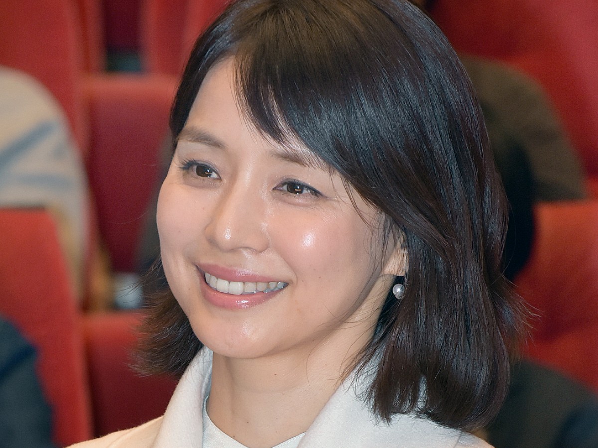 石田ゆり子の“高ーく上がる足”にファン驚き「すごい」「柔らかい」