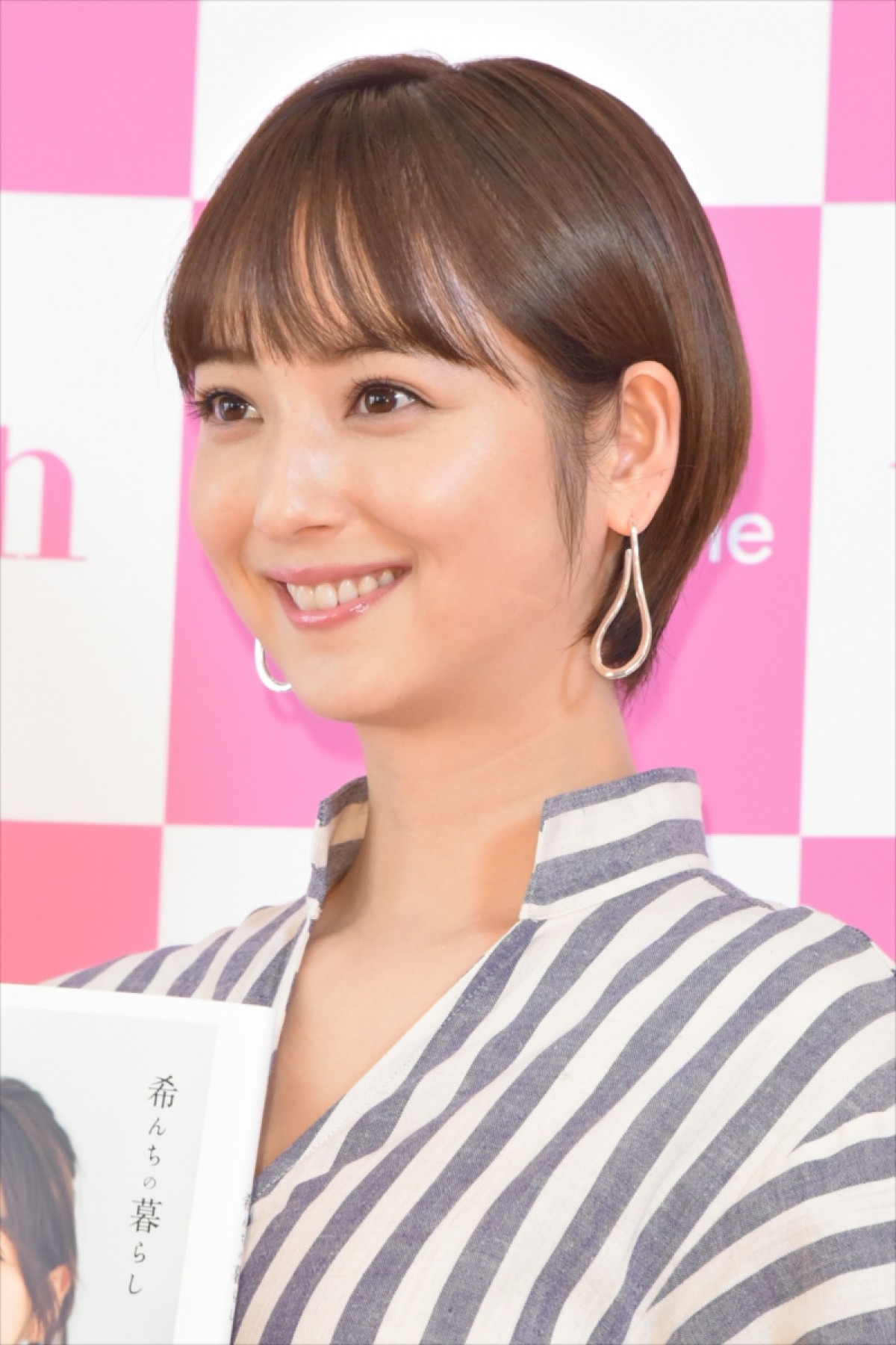 佐々木希、人生初のショートカットは「シャンプーが楽」