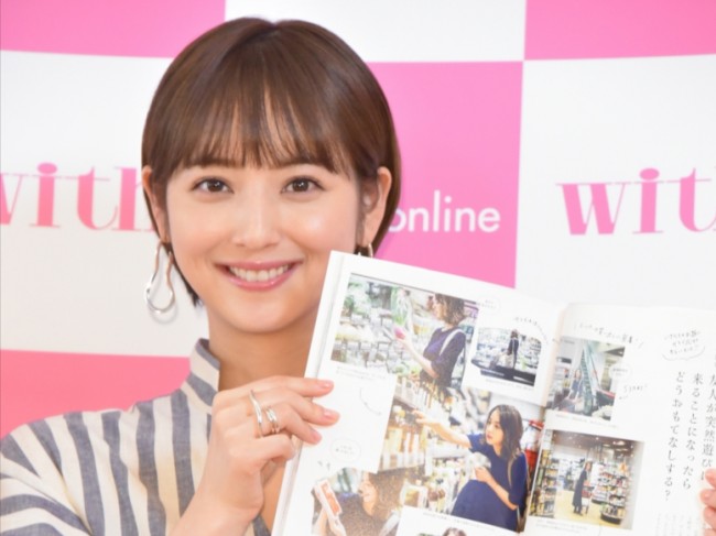 佐々木希、『希んちの暮らし』刊行記念 フォトセッション&トークショーに登場