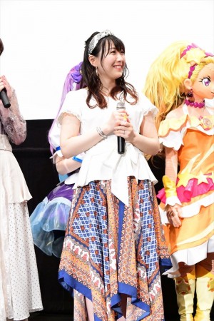 『映画プリキュアミラクルユニバース』完成披露イベントに登壇した安野希世乃