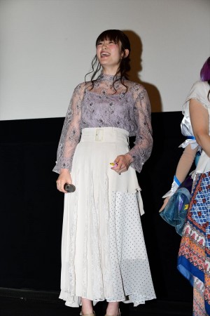 『映画プリキュアミラクルユニバース』完成披露イベントに登壇した小松未可子