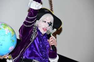 『映画プリキュアミラクルユニバース』完成披露イベントに登壇したゴー☆ジャス