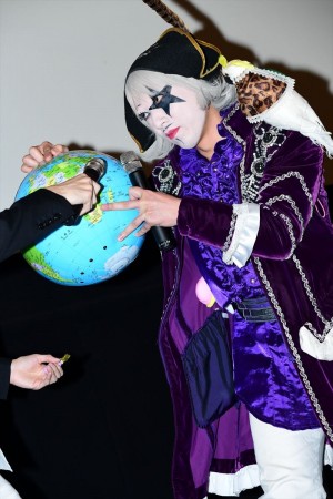 『映画プリキュアミラクルユニバース』完成披露イベントに登壇したゴー☆ジャス