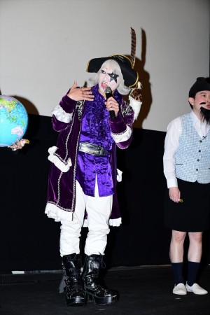 『映画プリキュアミラクルユニバース』完成披露イベントに登壇したゴー☆ジャス