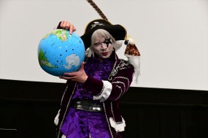 『映画プリキュアミラクルユニバース』完成披露イベントに登壇したゴー☆ジャス