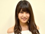 【写真】入山杏奈、胸元チラリの セクシーなドレス姿を披露