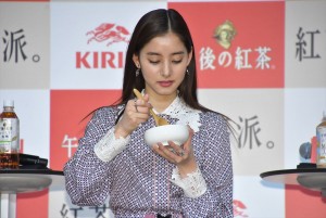 「キリン 午後の紅茶」新TVCM発表会に登場した新木優子