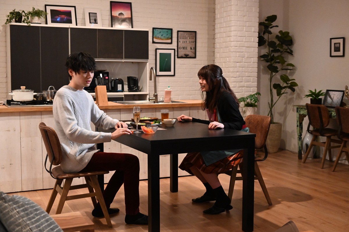 橋本環奈「やめて…！」 男に襲われ恐怖の表情 『1ページの恋』第4話