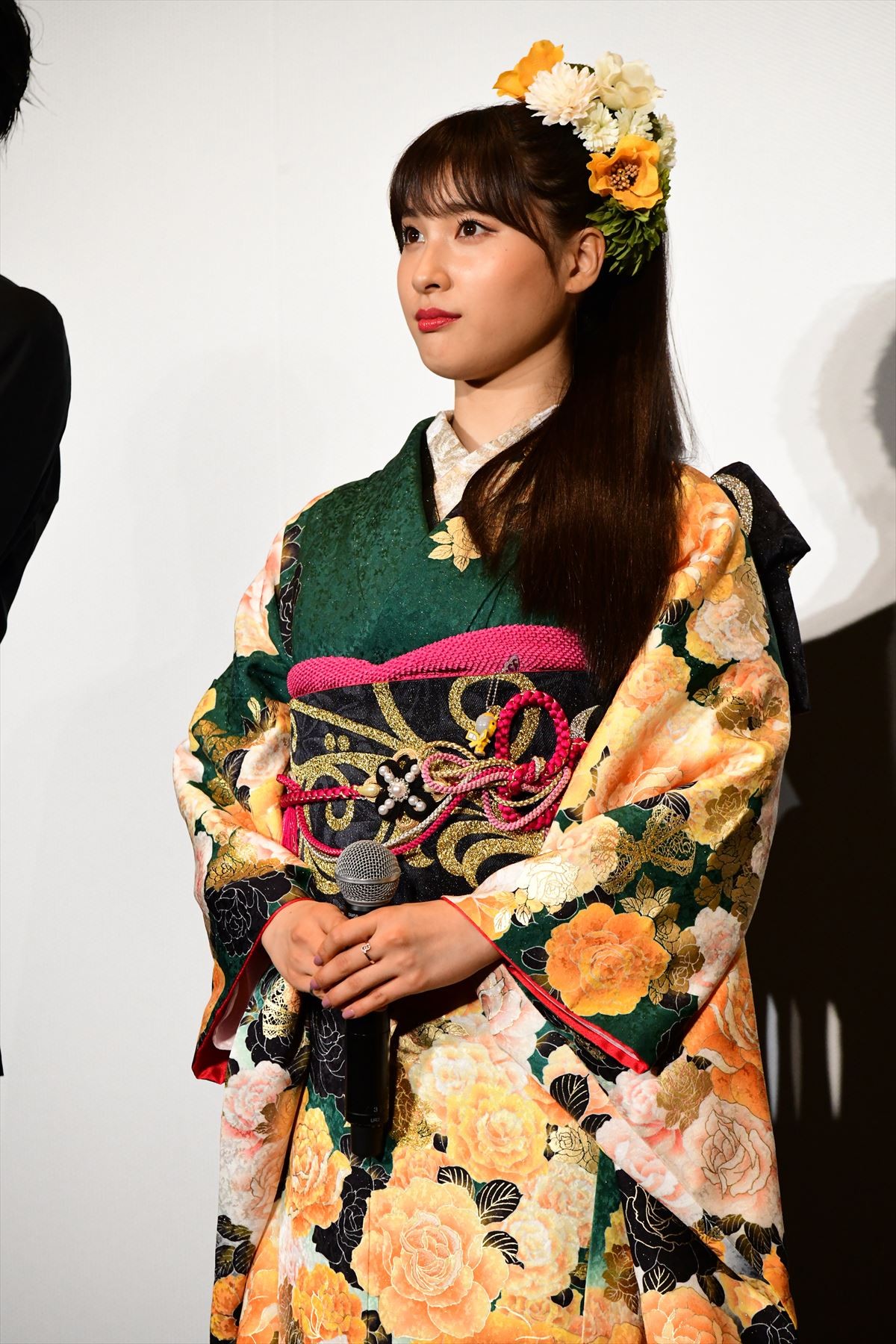 ヘイリー・スタインフェルド、黄色ドレスで観客魅了！ 土屋太鳳＆志尊淳とも対面