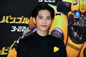 『バンブルビー』ジャパンプレミアに登場した志尊淳