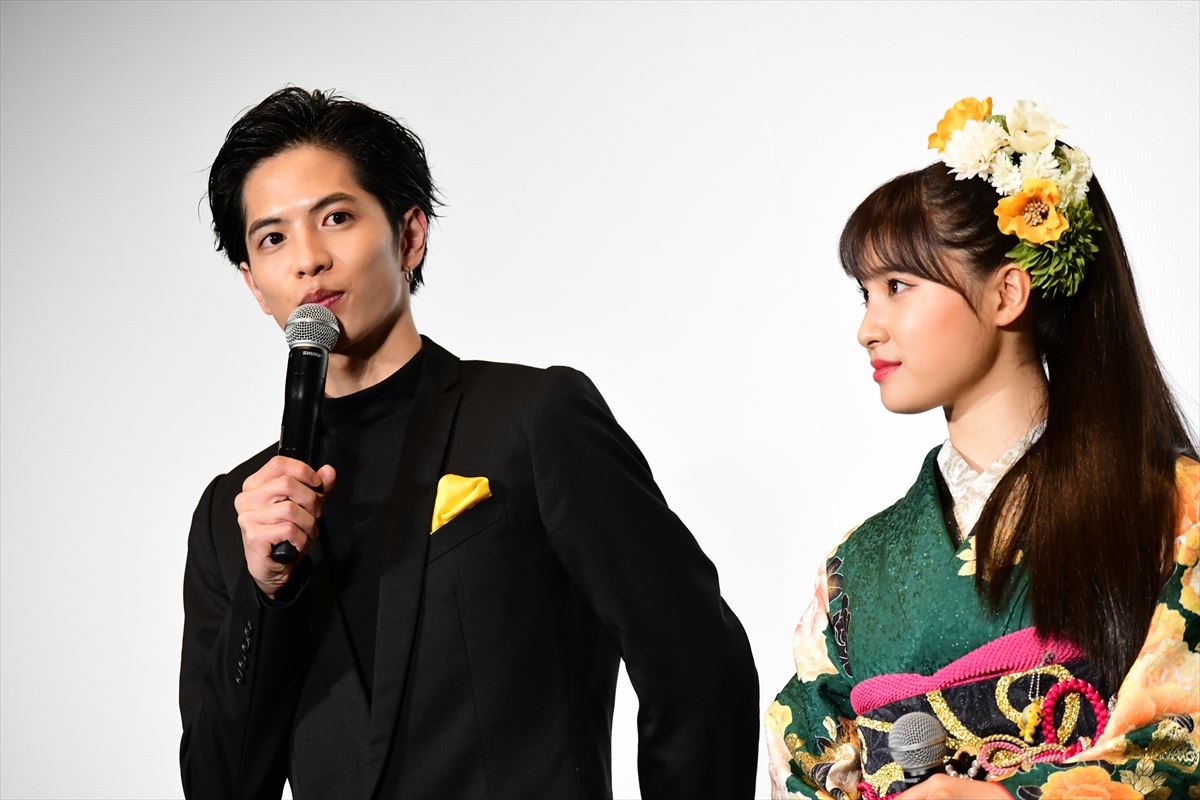 ヘイリー・スタインフェルド、黄色ドレスで観客魅了！ 土屋太鳳＆志尊淳とも対面
