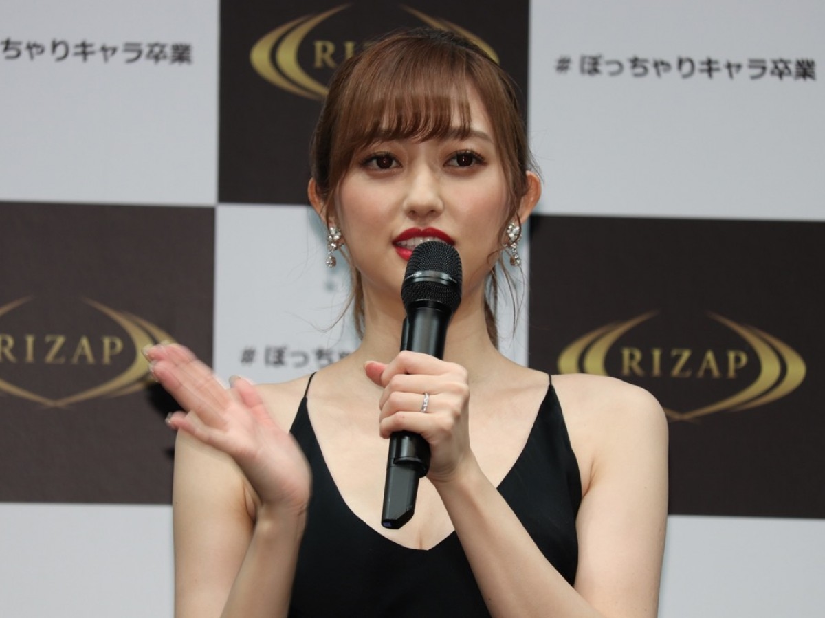 菊地亜美、ライザップで10.5㎏減量　水着姿でスレンダーボディ披露