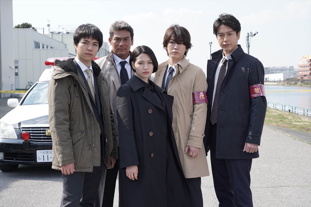 『ストロベリーナイト・サーガ』に出演する(左から)重岡大毅、宍戸開、二階堂ふみ、亀梨和也、中林大樹