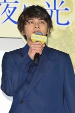 『君は月夜に光り輝く』初日舞台挨拶に登壇した北村匠海