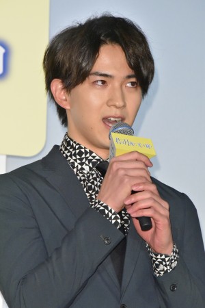 『君は月夜に光り輝く』初日舞台挨拶に登壇した甲斐翔真