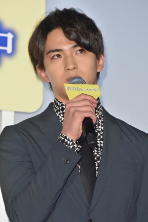 『君は月夜に光り輝く』初日舞台挨拶に登壇した甲斐翔真