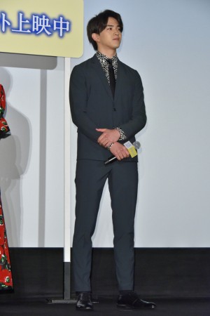 『君は月夜に光り輝く』初日舞台挨拶に登壇した甲斐翔真