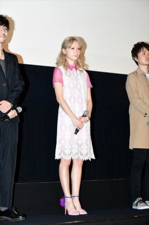 劇場版『えいがのおそ松さん』初日舞台挨拶に登壇したDream Ami