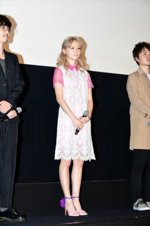 劇場版『えいがのおそ松さん』初日舞台挨拶に登壇したDream Ami