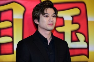ドラマスペシャル『二つの祖国』記者会見に登場した新田真剣佑