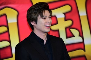 ドラマスペシャル『二つの祖国』記者会見に登場した新田真剣佑