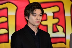 ドラマスペシャル『二つの祖国』記者会見に登場した新田真剣佑