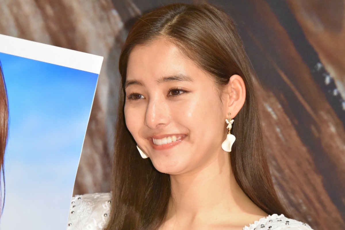 新木優子、初のファンイベントで1500人のファンとハイタッチ