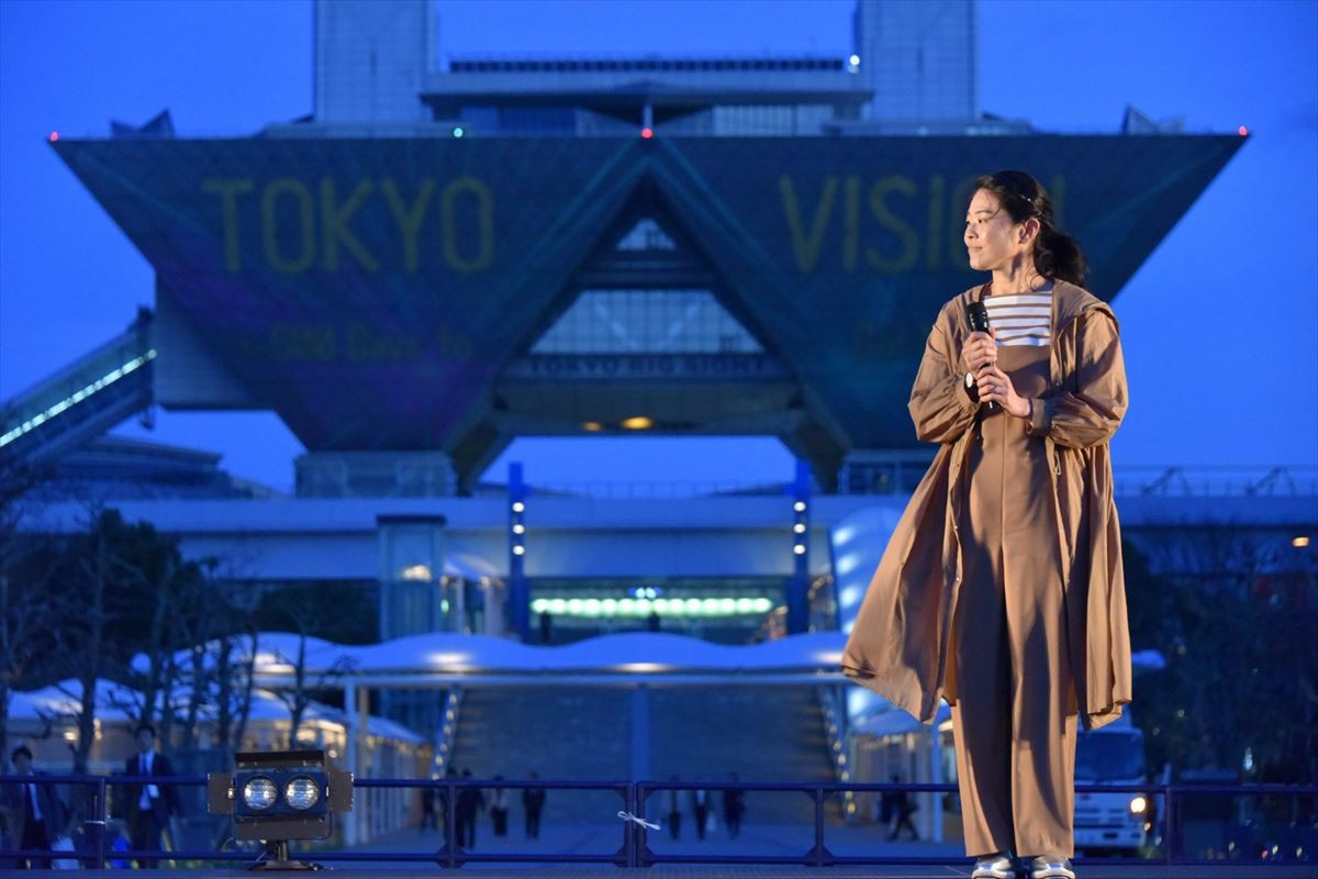 倉木麻衣、強風に負けず熱唱！ 東京五輪に「ワクワクしている」