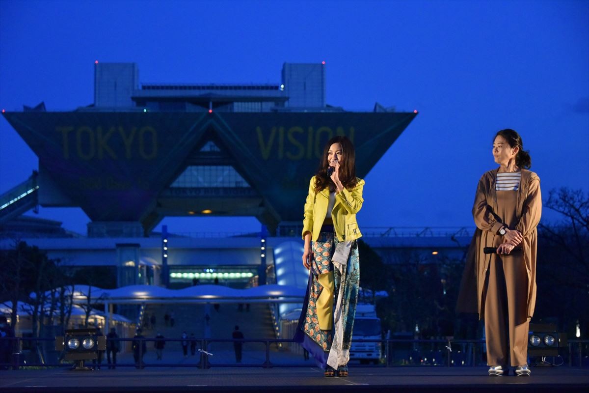 倉木麻衣、強風に負けず熱唱！ 東京五輪に「ワクワクしている」
