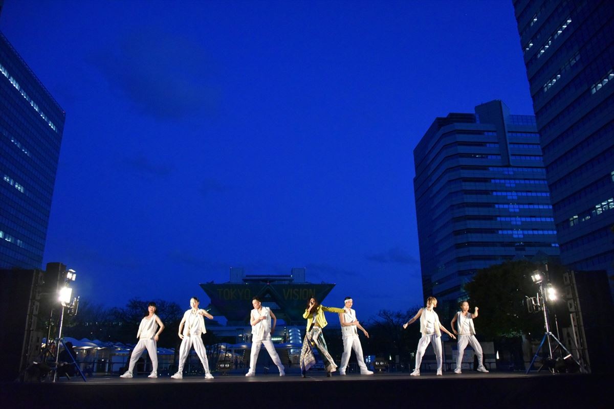 倉木麻衣、強風に負けず熱唱！ 東京五輪に「ワクワクしている」