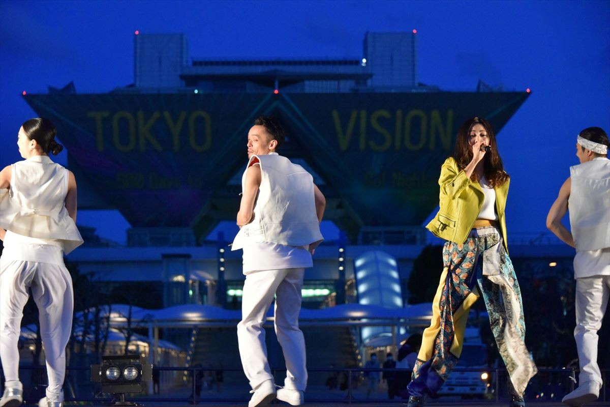 倉木麻衣、強風に負けず熱唱！ 東京五輪に「ワクワクしている」