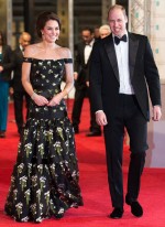 キャサリン妃のロングドレス、2017年の英国アカデミー賞で着用したときはオフショルダー