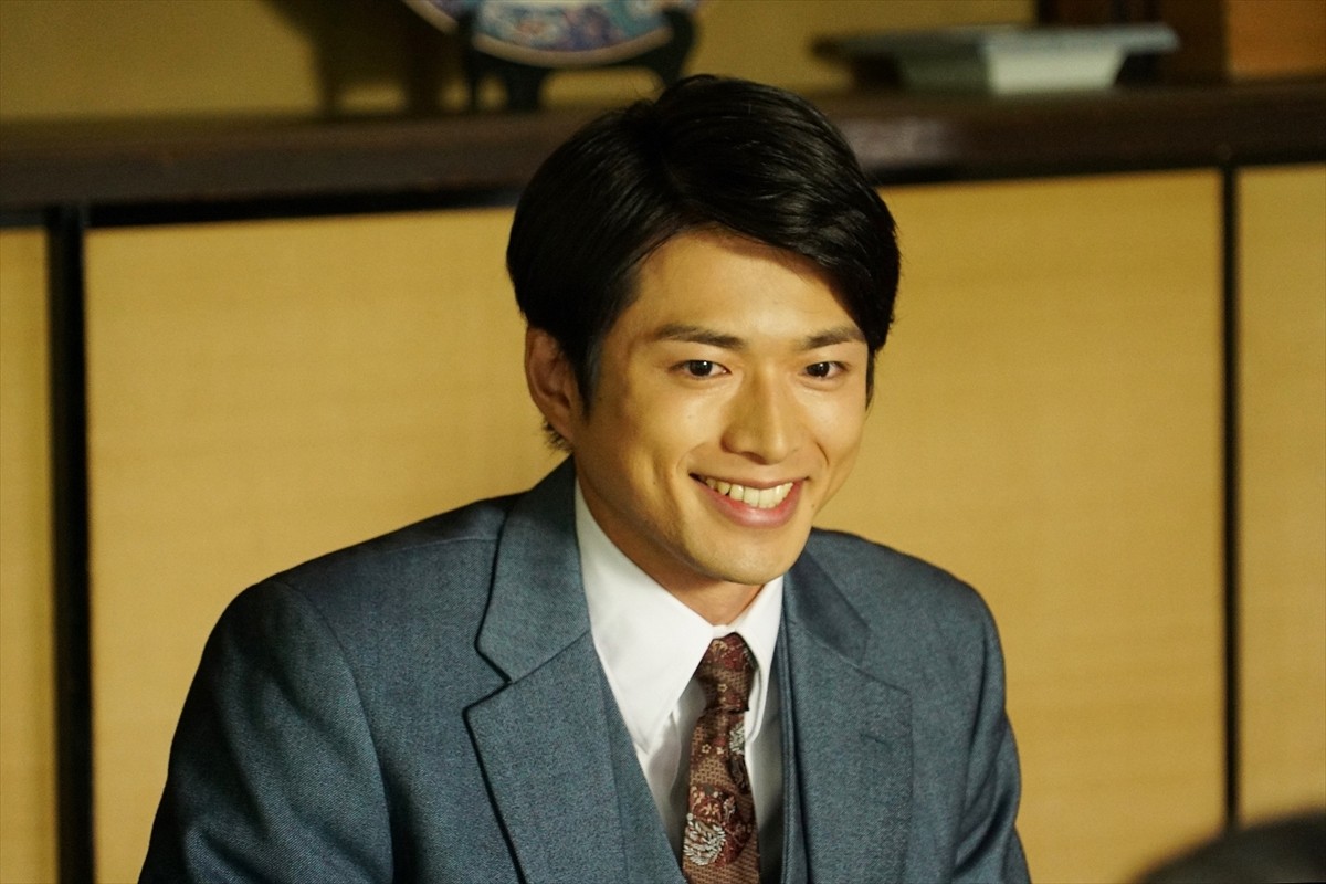 井ノ原快彦＆上戸彩が大家族の両親に 『僕が笑うと』今夜放送